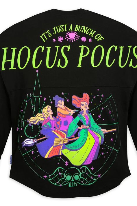 Magic Kingdom Castle, Kingdom Castle, Halloween Movie Night, Disney Adult, Images Disney, Disney World Magic Kingdom, Halloween Movie, Sanderson Sisters, Disney Clothes