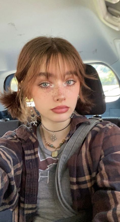 @katieblake8253 oml shes so beautiful Katie Blake Makeup, Tired Looking Makeup, Blake Is Tired, Rabbit Hairstyle, Tired Makeup Look, Cute Makeup Looks, Hair Stylies, School Looks, Short Hair With Bangs