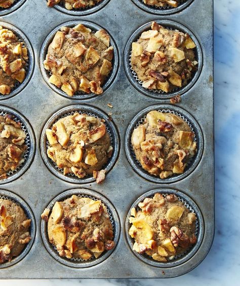 Kamut-Banana-Walnut Muffins Kamut Recipes, Dried Banana Chips, Kamut Flour, Banana Walnut Muffins, Vegan Banana Bread Recipe, Romantic Desserts, Walnut Muffins, Bob S, Banana Walnut