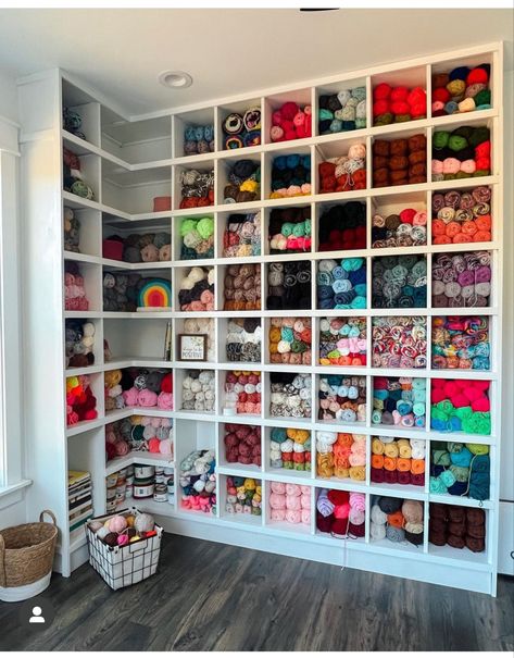 Yarn Storage Craft Room, Crochet Room Ideas Craft Storage, Craft Room Crochet, Yarn Wall Storage, Yarn Room Ideas, Yarn Shelves, Yarn Craft Room, Diy Yarn Storage Ideas, Yarn Shelf