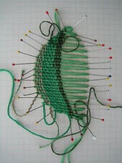 Needle Weaving, Pin Weaving, Textile Techniques, Nice Ideas, Pins And Needles, Weaving Projects, Weaving Art, Loom Weaving, Art Textile