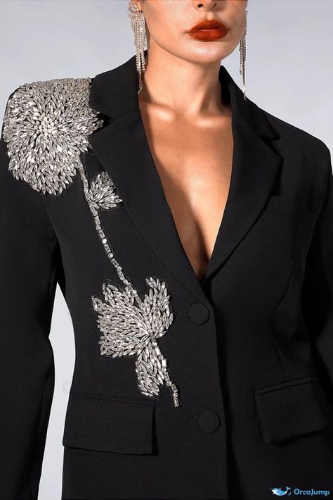 Annicka’s Stunning Black Blazer with Embellishments Dressy Clothes, Evening Gala, Middle Age Fashion, Embroidery Designs Fashion, Rhinestone Embellishments, Floral Blazer, Gorgeous Gowns, Floral Motifs, Office Lady