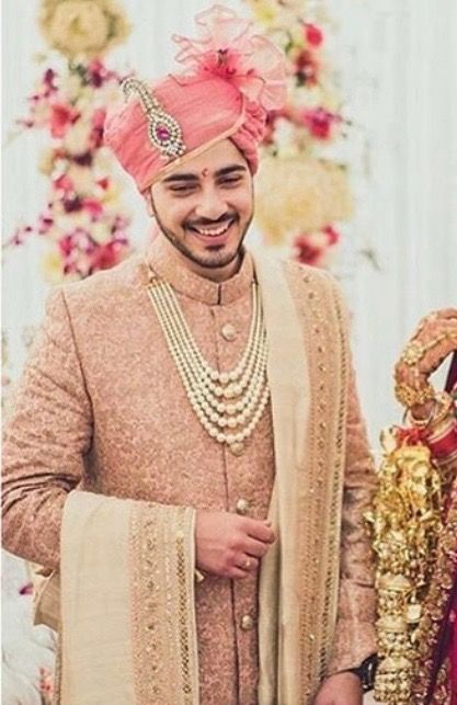 Groom Sherwani Design, Safa Style For Groom, Sherwani Designs Indian Groom, Kalangi For Dulha, 4 Piece Suit Men, Groom Pagdi Indian, Indian Groom Wear Wedding, Wedding Dress For Boys, Bridegroom Outfits