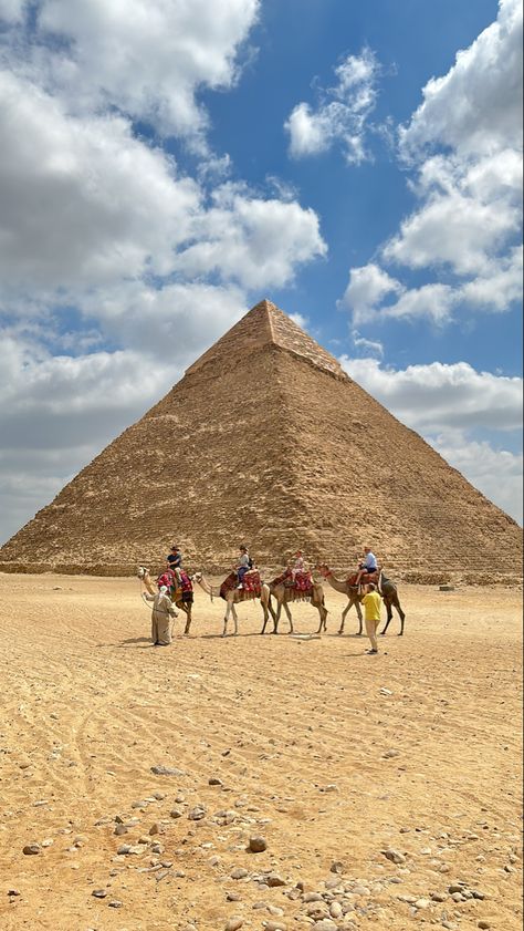 Egypt Aesthetic, Pyramids Egypt, Pyramids Of Giza, Egypt Travel, Cairo Egypt, Dream Travel Destinations, Travel Goals, Travel Inspo, France Travel