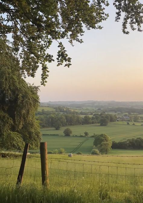 Hobbit Moodboard, Countryside Photos, Countryside Aesthetic, Make Yourself Happy, England Aesthetic, Countryside Cottage, British Countryside, Countryside House, French Countryside