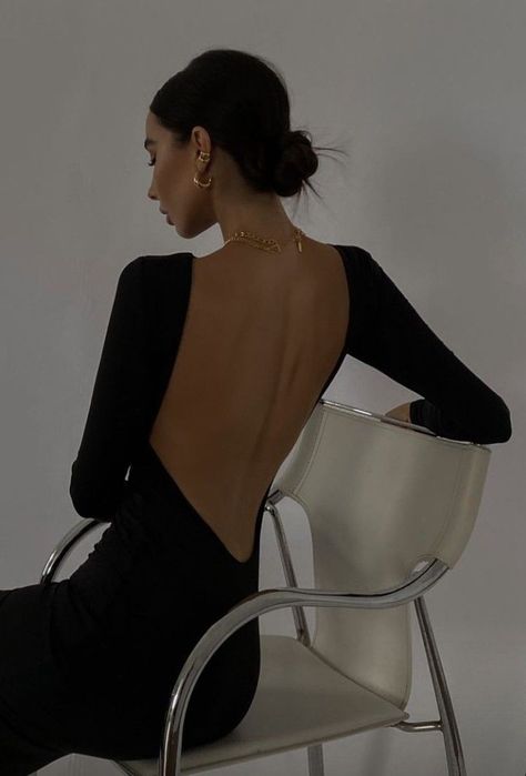 Shooting Photo Studio, Backless Black Dress, San Myshuno, Studio Photoshoot Ideas, Beautiful Photoshoot Ideas, Black Backless Dress, Studio Photography Poses, Studio Photoshoot, Photoshoot Dress