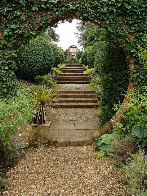 Hole in the wall, West Green House Gardens Moon Gates, Moon Gate, Garden Stairs, Garden Entrance, Chinese Garden, Greenhouse Gardening, Love Garden, Garden Pathway, Green Garden