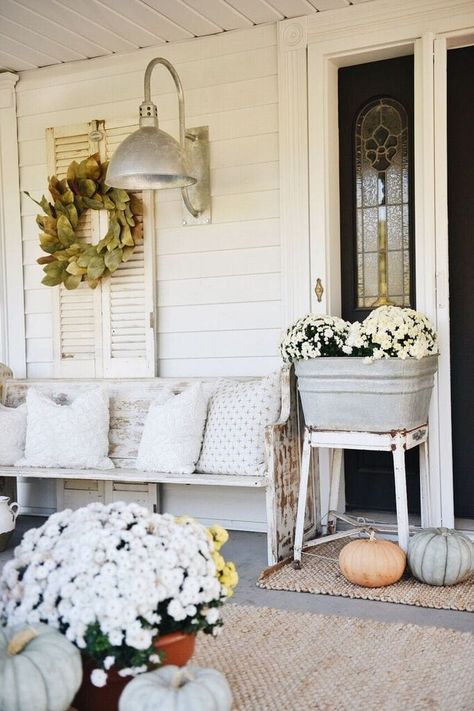 Farmhouse Front Porches Decorations, Spring Decoration Ideas, Rustic Farmhouse Front Porches, Farmhouse Front Porch Decorating, Farmhouse Front Porch Decor, Farmhouse Front Porch Ideas, Veranda Design, Porch Design Ideas, Farmhouse Front Porch