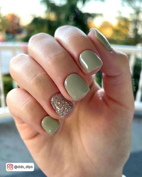 Sage Green Nails Ideas Green Sns Nails, Green Toe Nails, Sage Green Nails, Sns Nails, Green Nail, Green Sage, Cute Gel Nails, Shellac Nails, Dipped Nails