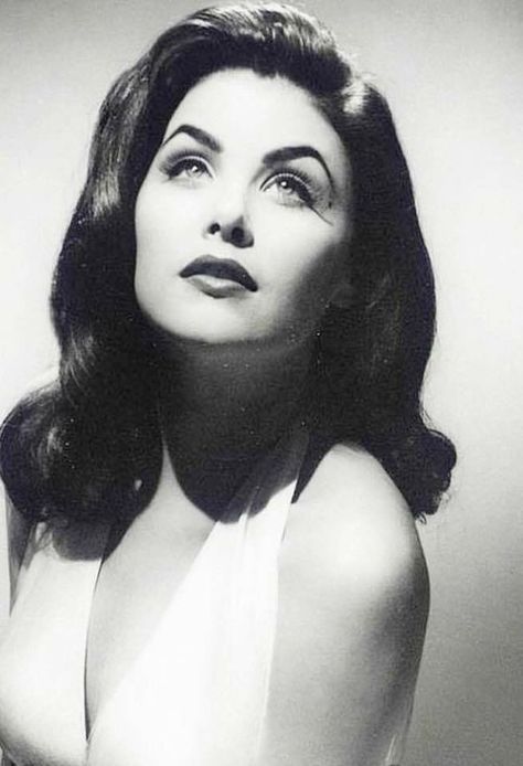 Audrey Horne, Sherilyn Fenn, Vintage Hollywood Glamour, Dynamic Poses, Irina Shayk, Hollywood Glam, Vintage Portraits, Twin Peaks, Old Hollywood Glamour