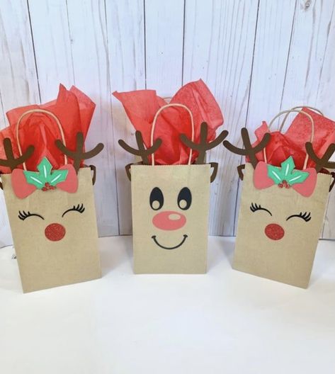 Christmas Favor Bags, Christmas Goodie Bags, Christmas Treat Bags, Christmas Gift Packaging, Reindeer Gifts, Christmas Favors, Christmas Party Favors, Christmas Gift Bags, Christmas Gift Wrapping