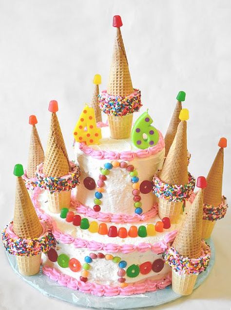 This Candy Castle Cake would be great as a Candyland Cake or a Princess Castle Cake for a birthday party! Castle Birthday Cakes, Candyland Cake, Candy Castle, Princess Castle Cake, Cupcake Tutorial, Decorações Com Comidas, Castle Cake, Candyland Birthday, A Birthday Cake