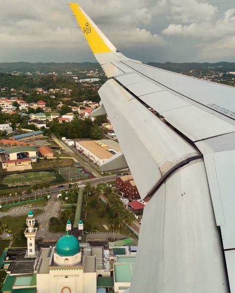 It was so exciting flying into Brunei and seeing the landscape spotted with mosques 🕌😍 On the way to my hotel, the radio in the minibus stopped playing music and the Maghrib prayer started transmitting through the radio! I didn’t realise that happens! How wonderful! Flying Royal Brunei was a lovely experience as they began the flight by having a prayer that Prophet Muhammad (pbuh) used to recite upon travelling. I can’t wait to explore this beautiful country! #iflyRB #bruneitravel #brun... Maghrib Prayer, Brunei Travel, Travel Solo, Vegan Travel, Instagram Travel, Solo Female Travel, Travel Instagram, June 1, Off The Beaten Path