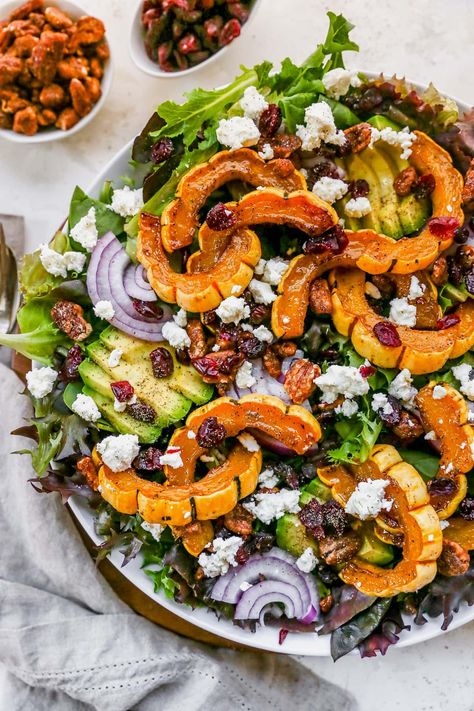 Delicata Squash Salad, Delicata Squash Recipe, Roasted Delicata Squash, Autumn Salad Recipes, Slow Cooker Pasta, Pecan Salad, Squash Salad, Delicata Squash, Pear Salad