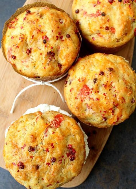 These savory muffins with smoked salmon and cheddar are easy to make but also easy to impress. Topped with pink peppercorns for added color and flavor. Savory Muffins, Muffin Tin Recipes, Feel Good Food, Quick Breads, Smoked Salmon, Muffin Recipes, Salmon Recipes, Mini Cakes, Scones