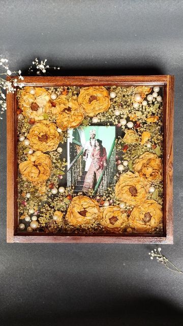 Varmala preservation resin art Jaimala Resin Art, Resin Varmala Preservation Photo Frame, Varmala Preservation Ideas, Varmala Resin Art, Varmala Preserve In Resin, Wedding Flowers Preservation Ideas, Resin Art Wedding, Resin Preservation, Wedding Varmala