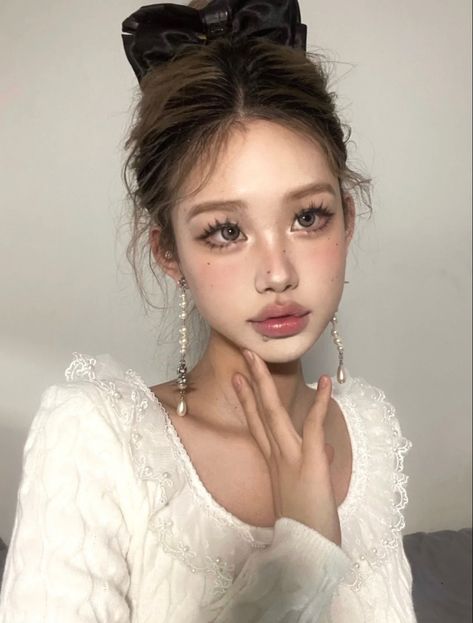 Douyin Jelly Makeup, Erethreal Makeup, Douyin Makeup White Woman, Dough Eyes Makeup, Ayegosal Makeup, Douyin Makeup On White Person, Douyin Makeup White Person, Makeup Looks Douyin, Douyin Make Up