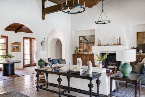 Montecito California Home, California Mission Style Interiors, California Mission Style Homes, California Mediterranean Decor, California Spanish Style Homes, California Interior Design Style, California Spanish Style Interior, Modern Tutor, Andalusian Decor