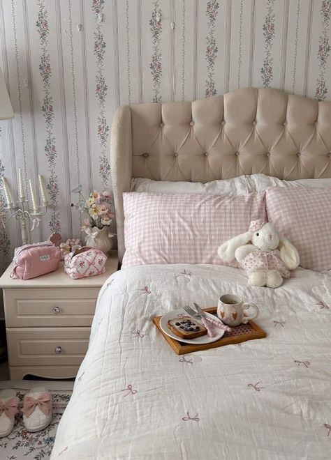 Simple Coquette Room, Dream Room Inspiration, Coquette Summer, Room Redesign, Simple Room, Pretty Bedroom, Redecorate Bedroom, Pretty Room, Dreamy Room