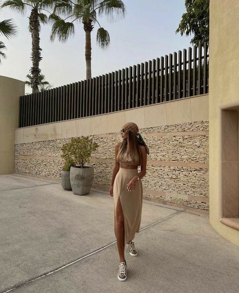 Outfits To Wear In Dubai, Dubai Outfits For Women Summer, Dubai Outfit Ideas For Women, Malta Outfit Ideas, Dubai Summer Outfits, Outfits For Dubai, Marrakesh Outfit, Dubai Clothes, London Trip Outfit