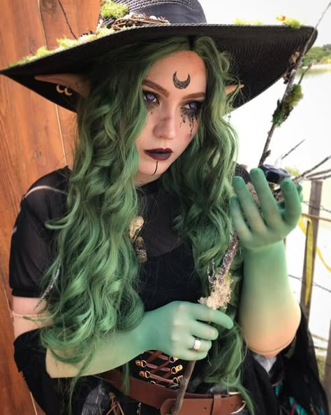 Green Witch Aesthetic Outfit, Swamp Witch Costume, Swamp Druid, Forest Witch Costume, Druid Dnd, Ren Faire Dress, Witch Elves, Green Witch Aesthetic, Celtic Witch