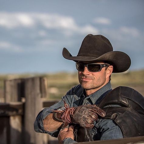 Hot Cowboys of Instagram 🤠 on Instagram: “🤠 @walkerlaranger #walkerlaranger 📸 @chrisdouglasphoto #chrisdouglasphoto . RepostBy @skeletonoptics: "The RENEGADE sunglasses represent…” Cowboy Sunglasses, Male Cowboy, Cowboy Suit, Cowboy Candy, Hat And Sunglasses, Cowboy Outfit, Cowboys Men, Estilo Country, Cowboy Up