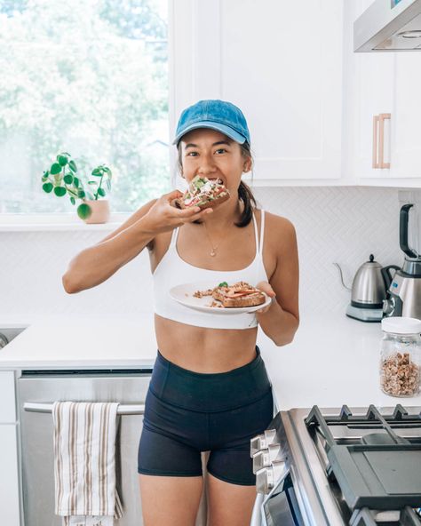 Healthy Food Photoshoot, Health Photoshoot, Jules Acree, Woman Eating, Lunch Inspiration, Cooking Photos, Wellness Apps, Healthy Eating Breakfast, Food Photoshoot