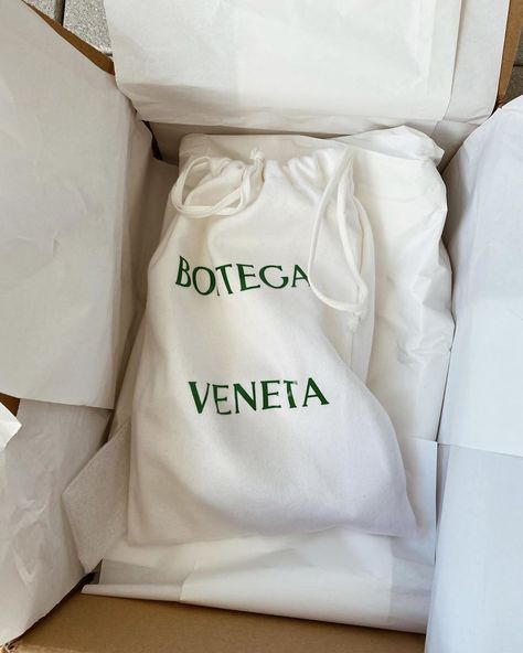 @jacqueline.isabelle shared a photo on Instagram: “pretty packages #bottegaveneta #mytheresa” • Aug 12, 2020 at 6:33am UTC Mytheresa Packaging, Bottega Packaging, Bottega Veneta Packaging, Creative Packaging, Packaging Design Inspiration, Brand Packaging, Laundry Bag, Bottega Veneta, Packaging Design