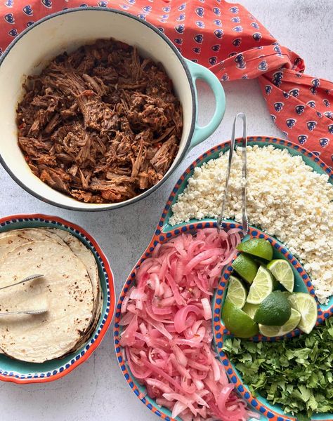 Mexican Food Bars For Parties, Fall Taco Bar, Maruchan Bar For Party, Street Taco Bar, Taco Bar Party Ideas Food Stations, Birthday Taco Bar, Tacos For A Crowd, Taco Party Ideas, Taco Bar Buffet Set Up