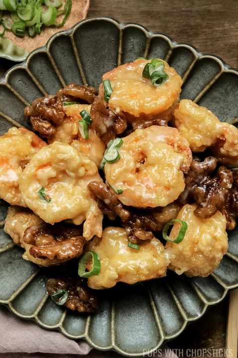 Honey Walnut Shrimp (Panda Express Copycat Recipe) Walnut Shrimp Recipe, Asian Chicken Recipes Easy, Panda Express Recipes, Takeout Recipes, Chinese Lemon Chicken, Recipes With Chicken And Peppers, Asian Chicken Recipes, Walnut Shrimp, Sesame Chicken Recipe