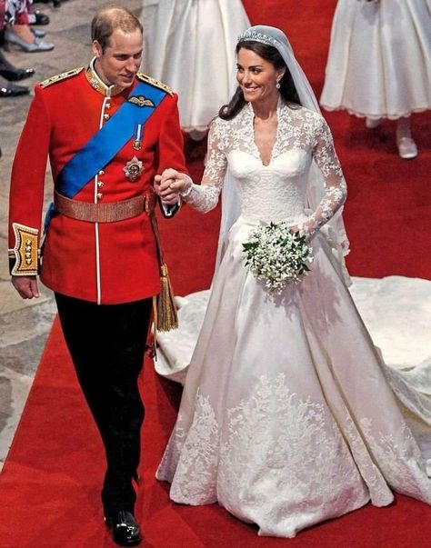 Kate Middleton Birthday, Kate Middleton Wedding Dress, Celebrity Brides, Düşes Kate, Middleton Wedding, Princesse Kate Middleton, Kate Middleton Wedding, Prins William, Celebrity Bride