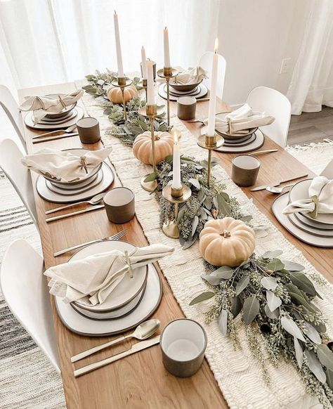 Fall Table Set Up Ideas, Dining Table Autumn Decor, Crate And Barrel Table Setting, Thanks Giving Dinner Table Setting, Fall Table Inspiration, Thanksgiving Table Settings Farmhouse, Thanks Giving Table Setup, Fall Party Set Up, Thanksgiving Table Farmhouse