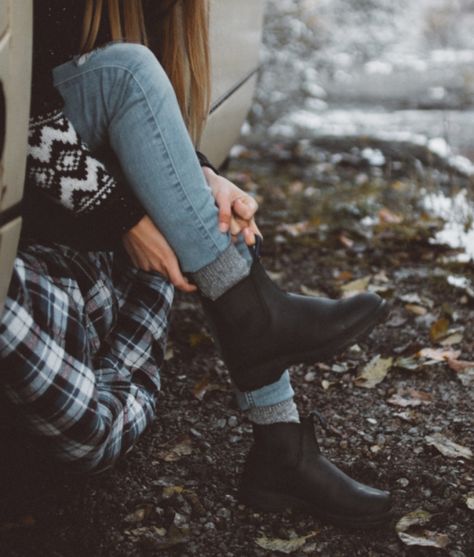 What To Wear Chelsea Boots With, Style Guide & History - Blundstone USA How To Wear Blundstone Boots Women, How To Wear Blundstone Boots, Blundstone Boots Women, Blundstone Style, Blundstone Chelsea Boots, Chelsea Boots Style, Blundstone Boots, High Ankle Boots, Wellington Boot