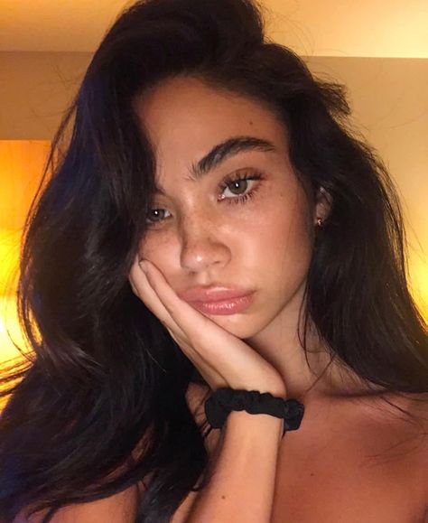 She is beautiful 🌸 Cindy Kimberly Black Hair, Christina Nadin, Simple Everyday Makeup, Big Box Braids, Big Box Braids Hairstyles, Selfie Ideas Instagram, Glamour Makeup, Current Mood, Box Braids Hairstyles