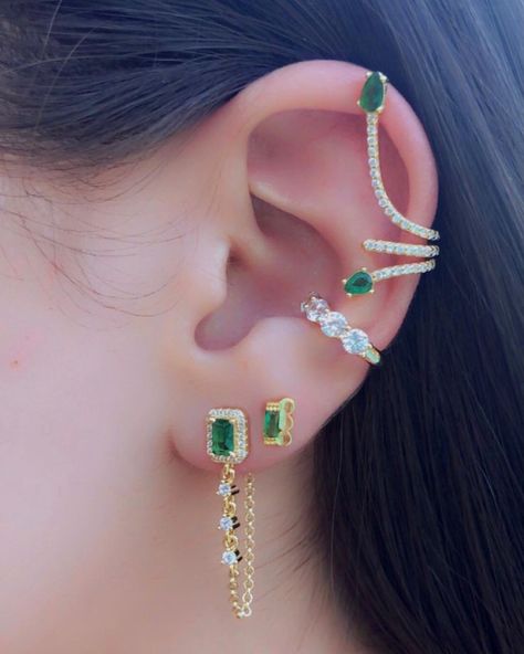 Emerald Green Prom Accessories, Emerald Green Jewelry Aesthetic, Slytherin Jewelry Aesthetic, Slytherin Earrings, Green Jewelry Aesthetic, Slytherin Accessories, Emerald Aesthetic, Slytherin Jewelry, Hogwarts Life