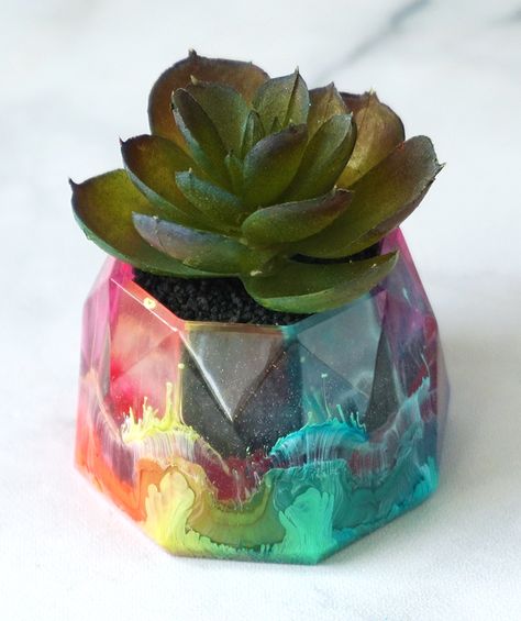 Alcohol Ink Resin Planters Paper Weights Diy, Ink Tumblers, Amazing Clear Cast Resin, Alcohol Ink Resin, Resin Planters, Alcohol Ink Crafts, Diy Flower Pots, Resin Ideas, Mini Succulents