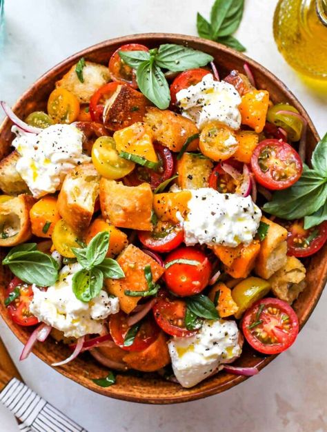 Pasti Fit, Dinner Ideas Vegetarian, Summer Vegetarian Recipes, Tomato Bread, Juicy Lucy, Resep Salad, Panzanella Salad, Simple Vinaigrette, Bread Salad