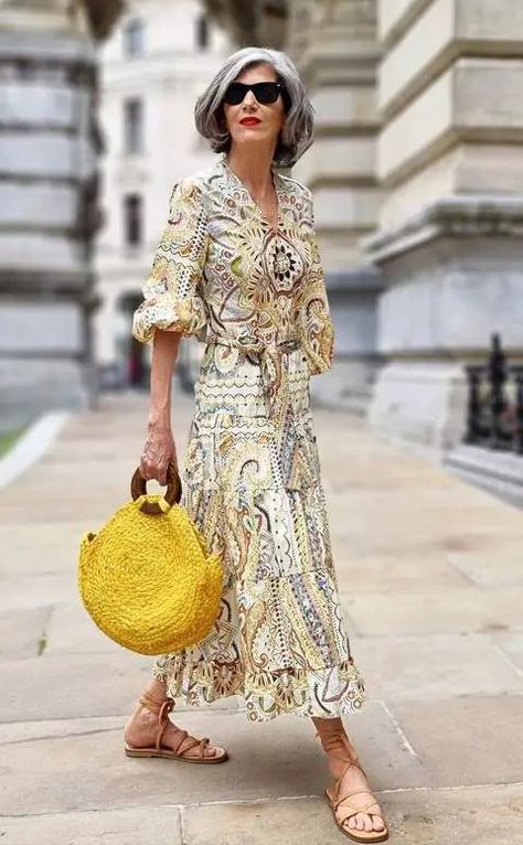 2024 Chic Spring Wardrobe for Women Over 50: Casual to Elegant Luxury Outfits Women, Lady Capulet, Middle Aged Women Fashion, Carmen Gimeno, Italian High Fashion, Peasant Dresses, Boho Chic Style Outfits, Wardrobe For Women, Coast Outfit