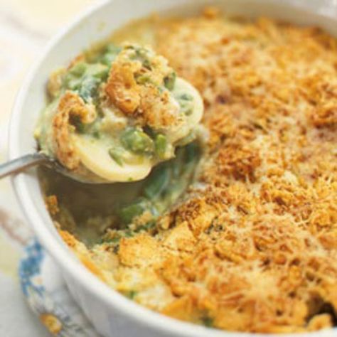 Cream, butter, bread crumbs, and cheese make this asparagus casserole a deliciously decadent side dish. Asparagus Gratin, Southern Veggies, Asparagus Casserole Recipes, Veggie Casseroles, Asparagus Casserole, Boiled Egg Recipes, Asparagus Dishes, Asparagus Recipes Baked, Creamed Asparagus