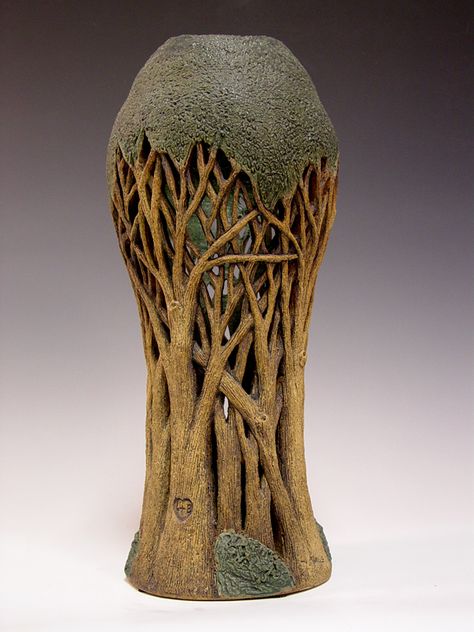 Linda Nowell Silver Kiln - Love the little heart on the bark. Clay Sculpture Ideas, Ceramic Nature, Monumental Sculpture, Ceramic Trees, Vases Design, Carved Tree, Tree Vase, Ceramic Style, Beginner Pottery