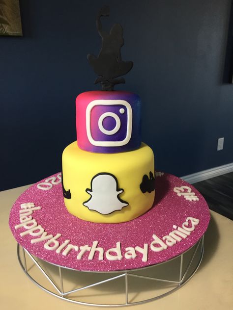 Instagram SnapChat 13 Birthday cake Instagram Cake Birthdays, Social Media Cake, Snapchat Cake, 13 Birthday Cake, 13 Birthday, 13th Birthday, Instagram Theme, Instagram And Snapchat, Girls Birthday