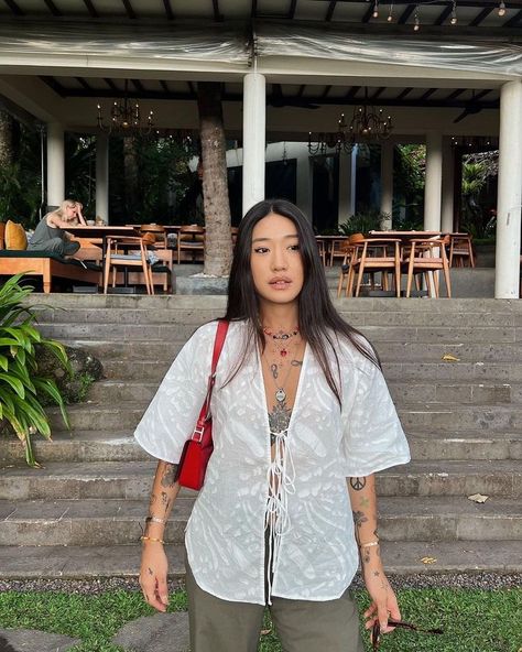 Peggy Gou Fashion, Bali Looks, Peggy Gou Aesthetic, Peggy Gou Outfit, Peggy Gou Tattoo, Tattoo Girl Outfit, Peggy Gou Style, Summer Night Out Outfit, Bali Outfit Ideas