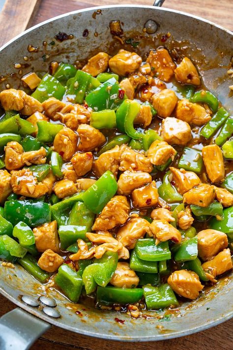 20 Minute Light Honey Garlic Chicken Chicken Breast Ideas, Closet Cooking, Honey Garlic Sauce, Sauteed Chicken, Asian Inspired Recipes, Honey Garlic Chicken, Toasted Sesame Seeds, Stir Fry Recipes, Honey Garlic