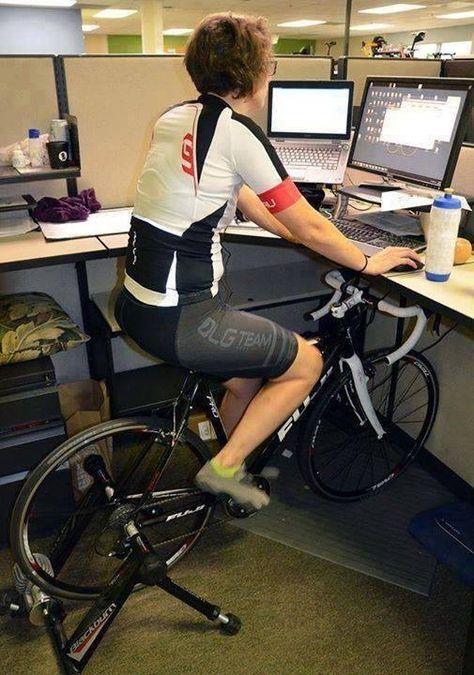 Now this is multitasking lol Bike Storage Garage, Cycling Motivation, Cycling Tips, I Want To Ride My Bicycle, Office Job, Bike Storage, Cycling Workout, Road Cycling, Cycling Bikes