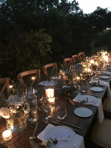 Classy Theme Party, Garden Party Evening, Garden Birthday Party Ideas For Adults, 18th Birthday Elegant Theme, Outdoor Formal Dinner Party, 50th Garden Party, 26th Birthday Dinner Ideas, Fancy Backyard Dinner Party, 18th Birthday Dinner Party Decorations