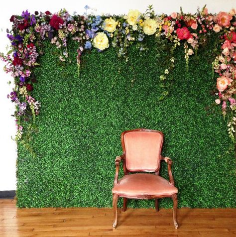 Floral Backdrop | 16 Fun Photo Backdrop Ideas for Your Next Party Photos Booth, Astro Turf, Floral Backdrop, Diy Backdrop, Diy Photography, Photo Booth Backdrop, Flower Backdrop, Diy Photo, Photography Backdrops