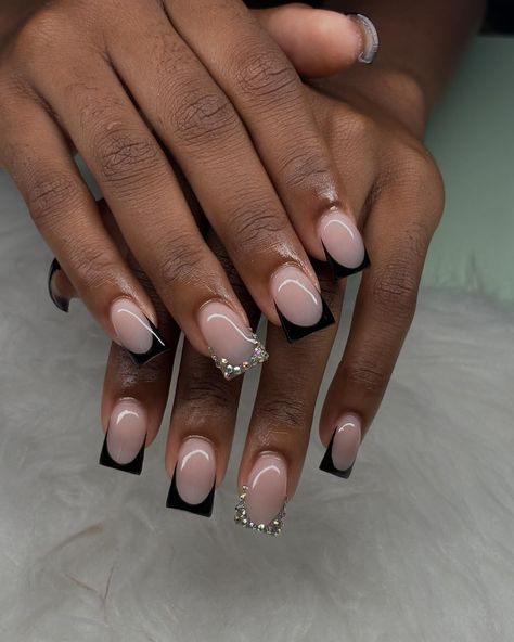 french tip on a duck nail 🔥 Nail Inspiration Duck Nails, Black Duck Nails French Tip, Black French Tip Shorties, Black Frech Tip, Short Duck Nails Simple, Shorties Nails Black French Tip, Black Inspo Nails, Black French Tips With Charms, Duck French Tip Nails