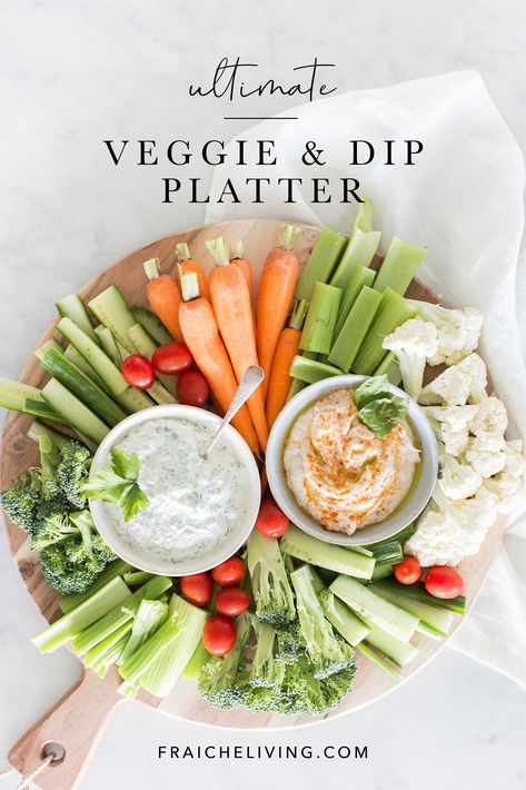 Veggie platters are an awesome way for everyone to get more veggies into their diet and it’s such a fun way to get the kids to try new vegetables! #veggieplatter #veggieanddipplatter Fraiche Living, Dip Platter, Crudite Platter, Homemade Dips, Party Platter, Vegetable Platter, Vegan Roast, Veggie Dip, Fast Healthy Meals