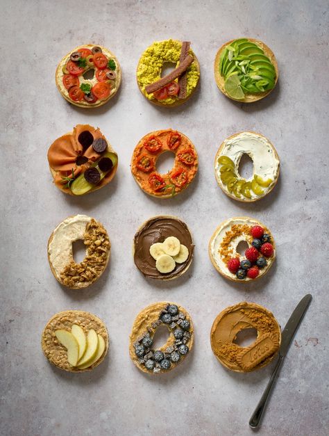 Bagel Sweet Topping, Veg Bagel Sandwich, Bagel Recipe Toppings, Sweet Bagel Toppings Ideas, Vegan Breakfast Bagel, Vegan Bagel Toppings, Bagels Fillings, Breakfast With Bagels, Savory Bagel Toppings