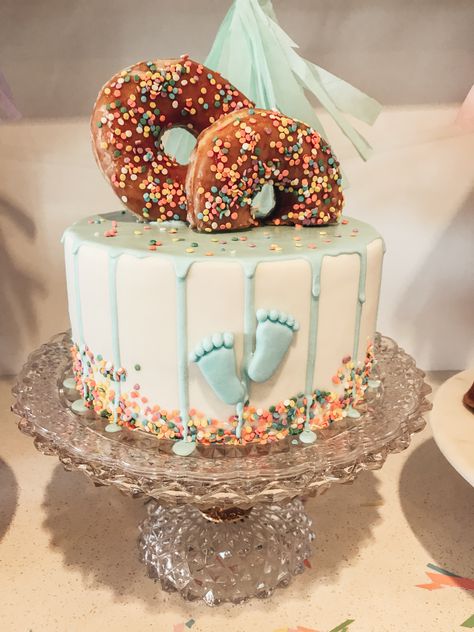 Baby boy donut baby shower cake Donuts And Diapers Baby Sprinkle Boy, Donut Baby Shower Ideas Boy, Sprinkle Shower Ideas Boy, Donut Sprinkle Shower Baby, Donut Themed Baby Shower Ideas, Sprinkle Baby Shower Ideas Boy, Baby Boy Sprinkle Ideas